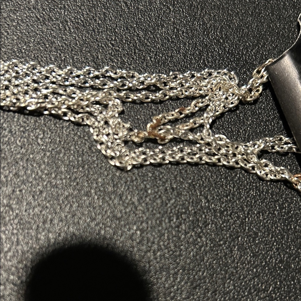 Elegant Silver Flower Pendant Necklace - Picture 3 of 4